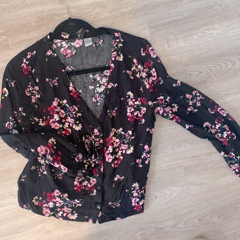 US 8 deep neckline black long sleeve shirt with pink flowers